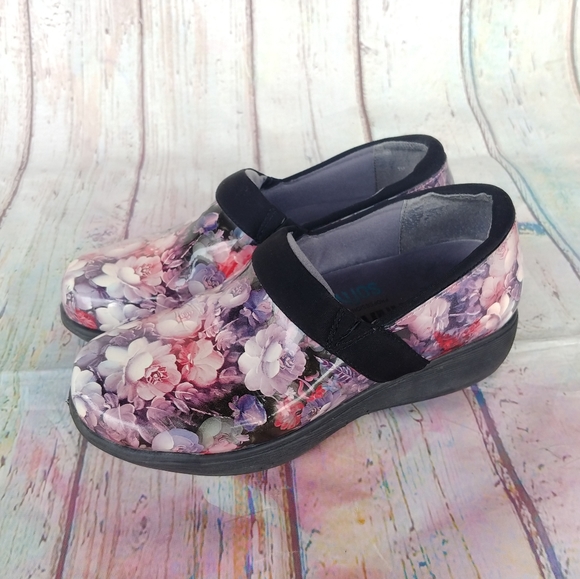 Grey's Anatomy Shoes - GREYS ANATOMY | Pink Floral Softwalk Nurse Clogs